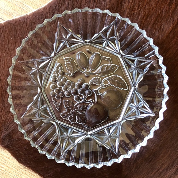 💥3/$15-Vintage Glass Embossed Serving Plate - Picture 1 of 7